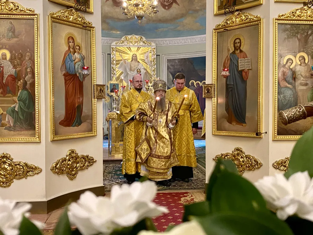 Божественная Литургия в Троицком соборе в Неделю 18-ю по Пятидесятнице