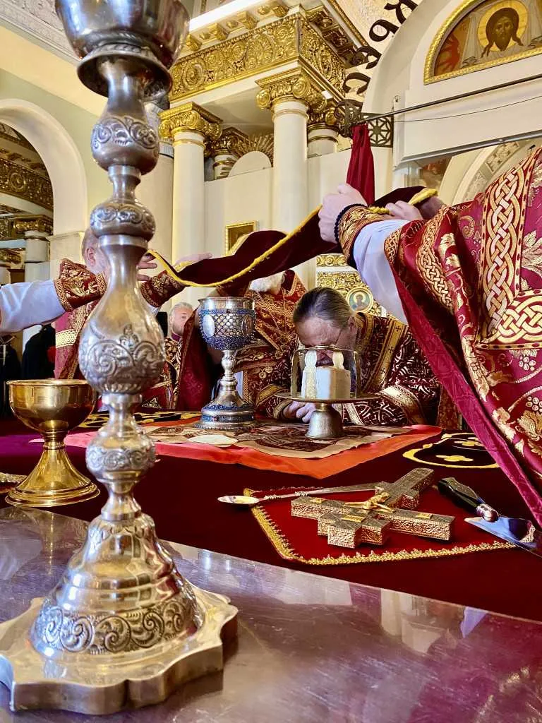 В Даниловом монастыре прошли торжественные богослужения праздника Воздвижения Креста Господня