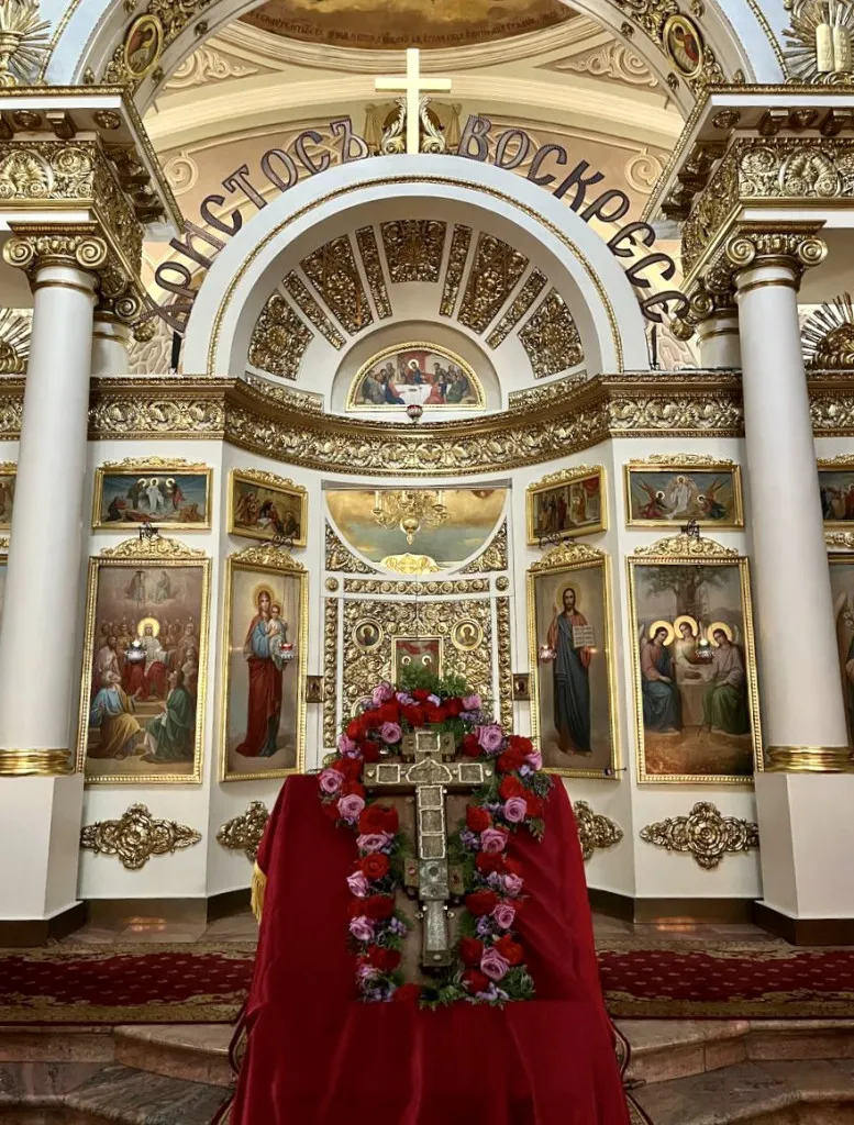 В Даниловой обители совершены богослужения праздника Изнесения Честных Древ Животворящего Креста Господня