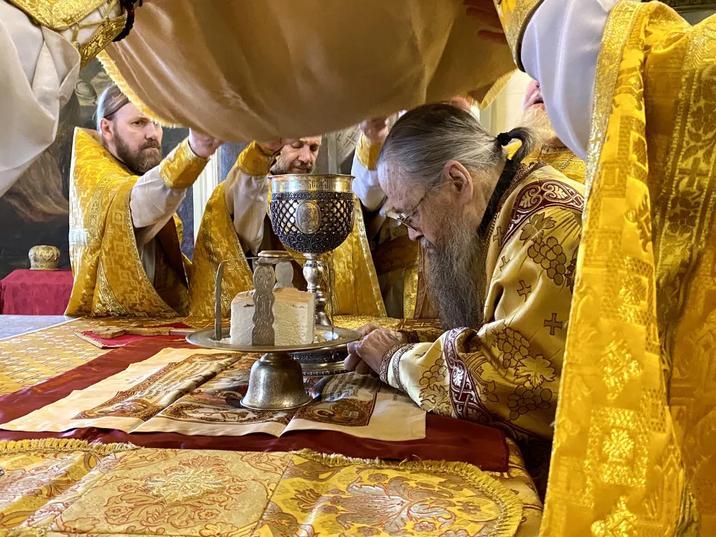 Божественная Литургия в Троицком соборе в Неделю 1-ю по Пятидесятнице, собор всех святых