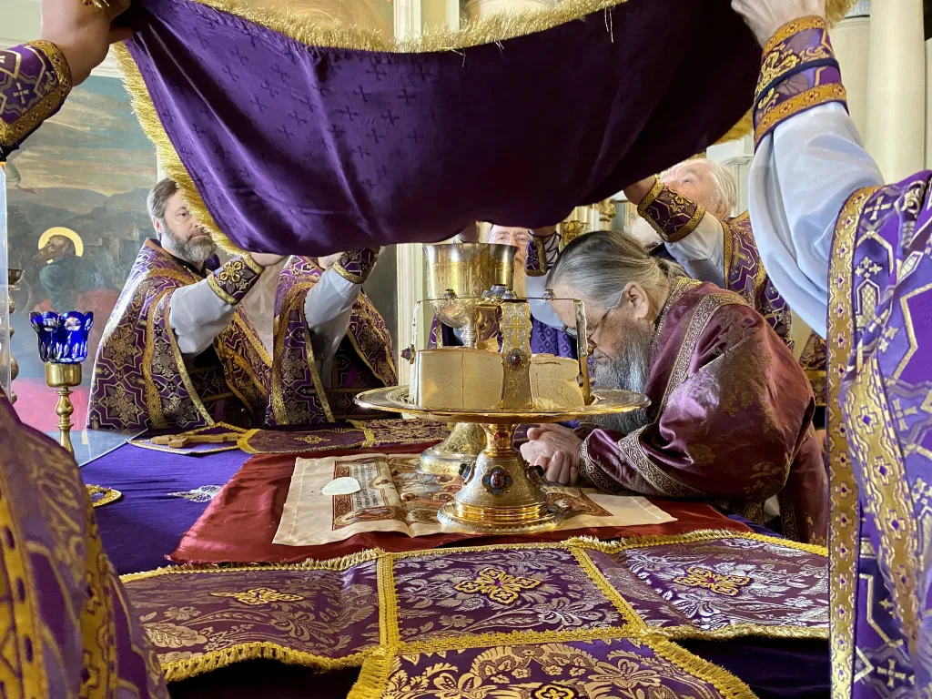 Божественная Литургия в Троицком соборе в Неделю вторую Великого поста