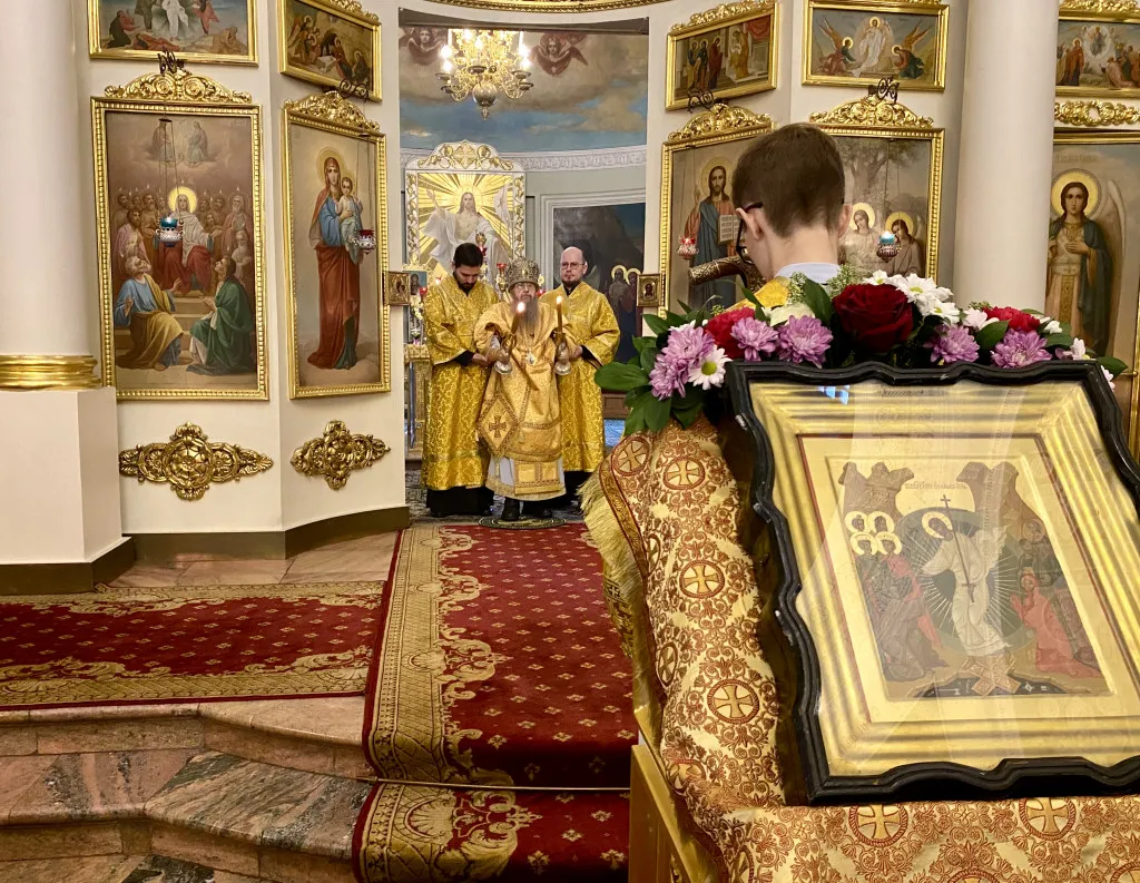 Божественная Литургия в Троицком соборе в Неделю 21-ю по Пятидесятнице