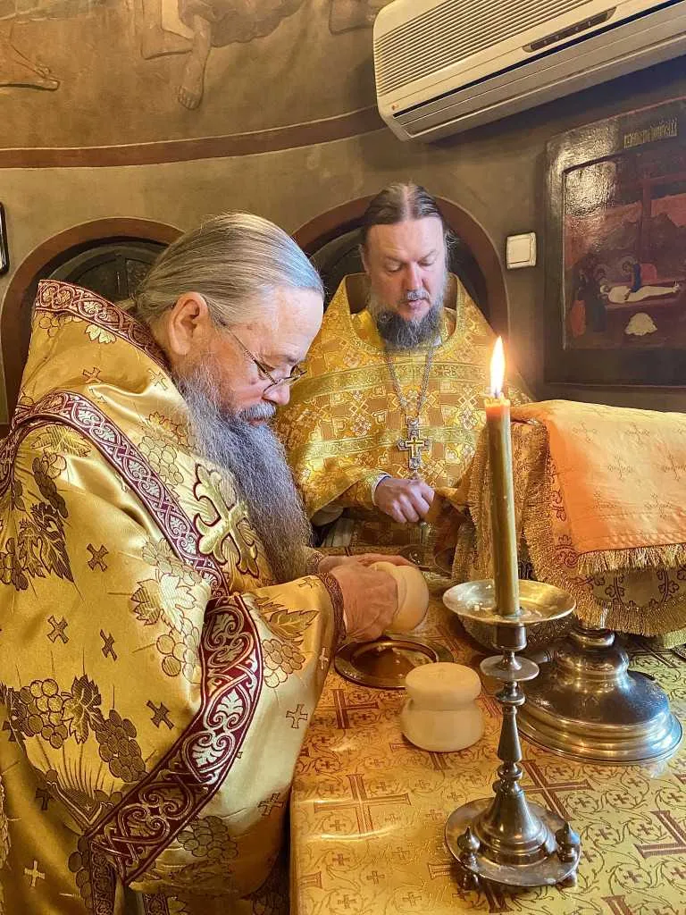 В Даниловом монастыре прошли богослужения воскресного дня