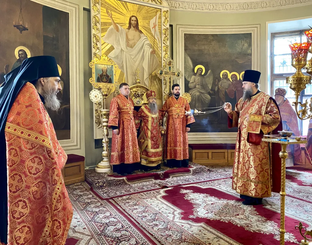 Божественная Литургия в Троицком соборе в Неделю 5-ю по Пасхе, о самаряныне