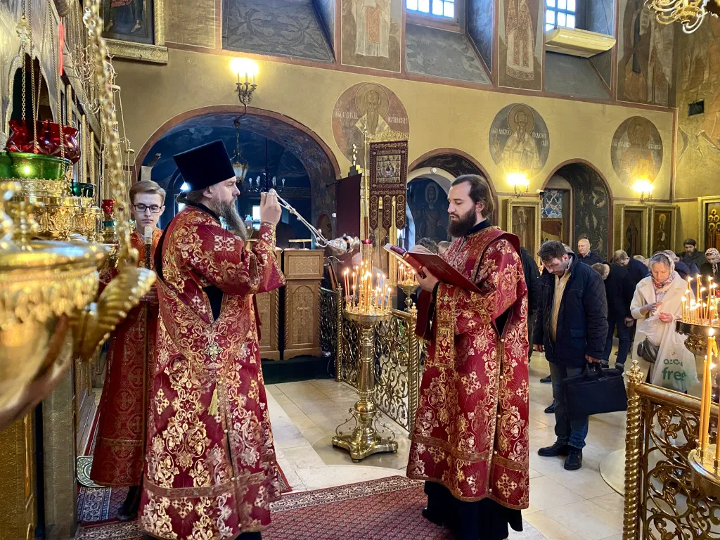 В день Радоницы епископ Алексий совершил Божественную Литургию в Даниловом монастыре