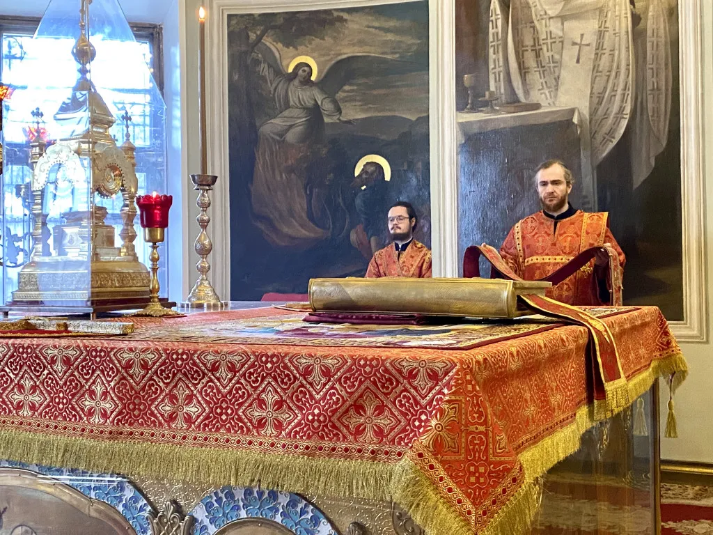 В Неделю 4 по Пасхе, о расслабленном, епископ Алексий совершил Божественную Литургию в Даниловом монастыре