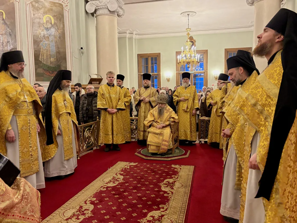 Божественная Литургия в Троицком соборе в Неделю 29-ю по Пятидесятнице, святых Праотец