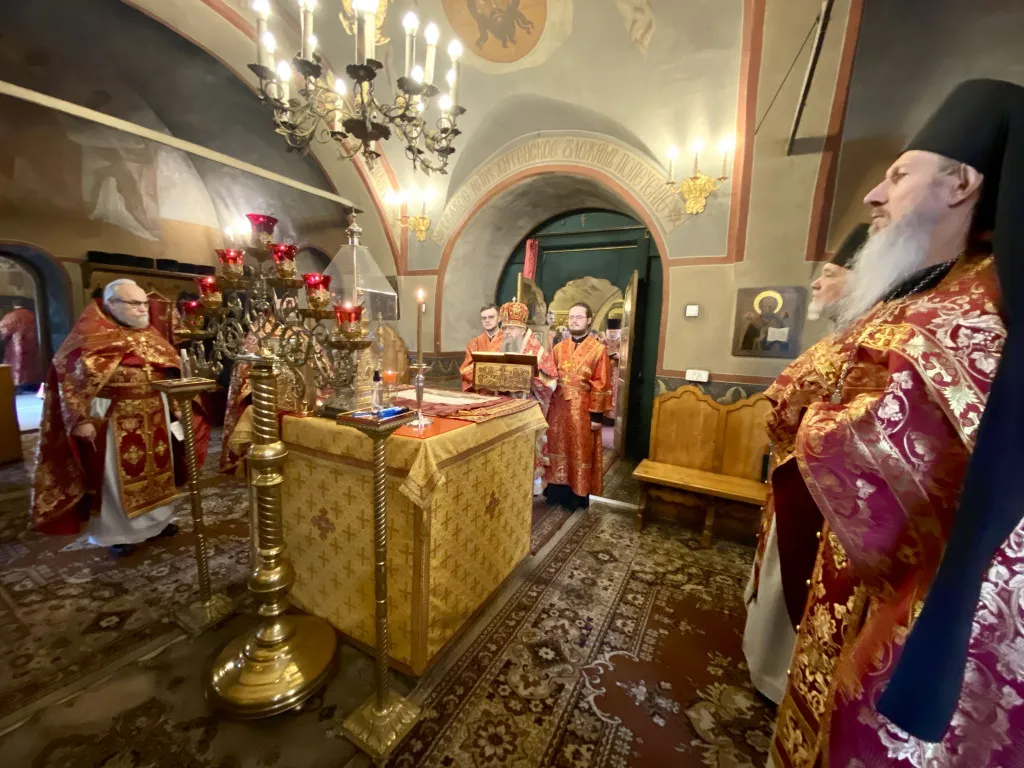 В день Радоницы епископ Алексий совершил Божественную Литургию в Даниловом монастыре