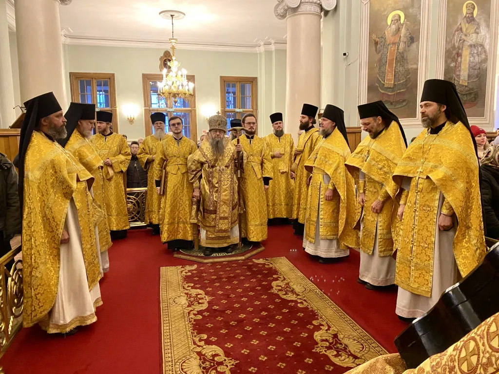 Божественная Литургия в Троицком соборе в Неделю 32-ю по Пятидесятнице