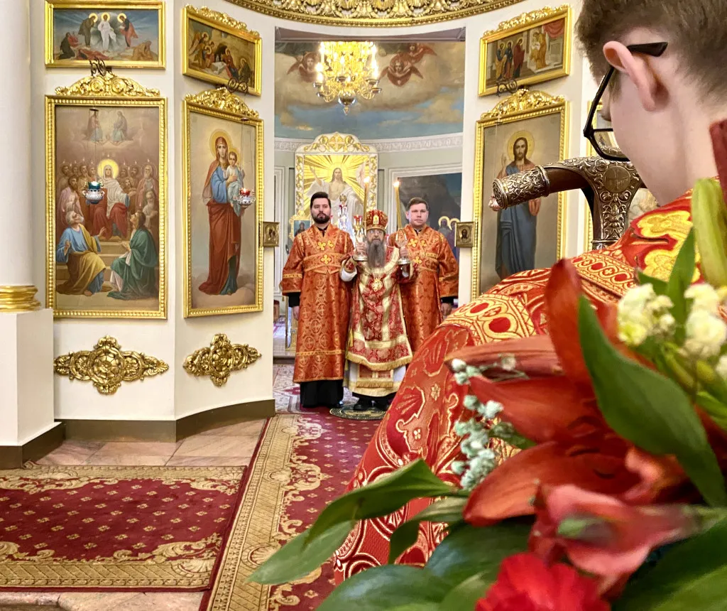 В Неделю 4 по Пасхе, о расслабленном, епископ Алексий совершил Божественную Литургию в Даниловом монастыре