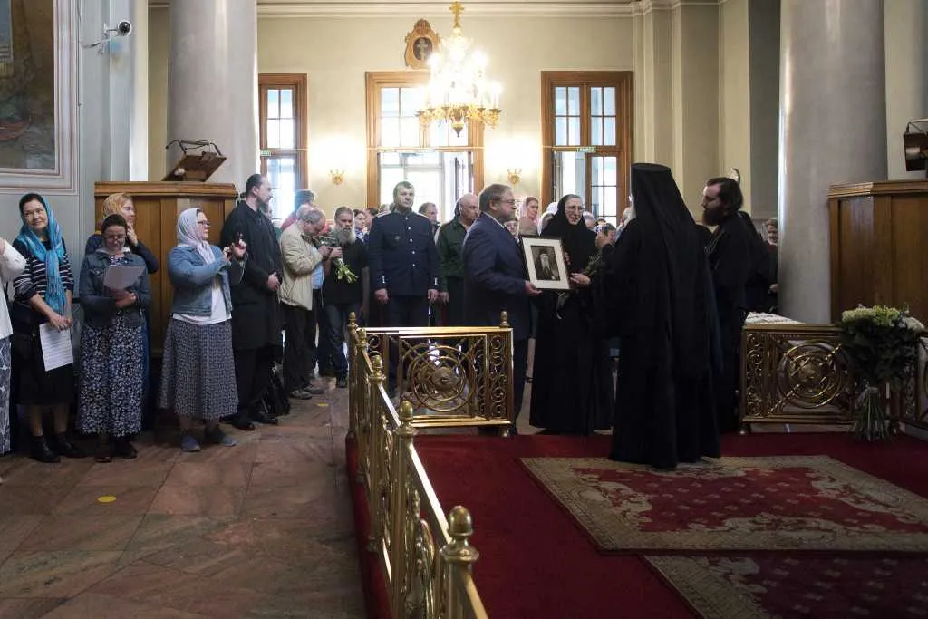 Сотрудники Данилова монастыря поздравили наместника обители с Днем Тезоименитства