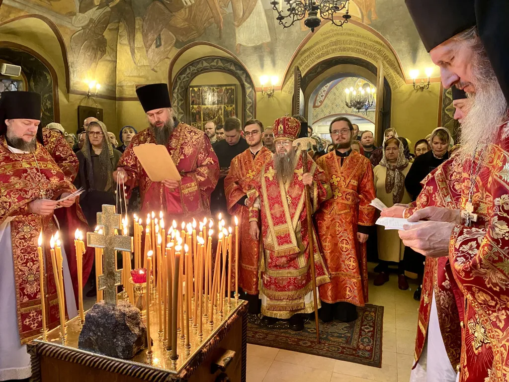 В день Радоницы епископ Алексий совершил Божественную Литургию в Даниловом монастыре