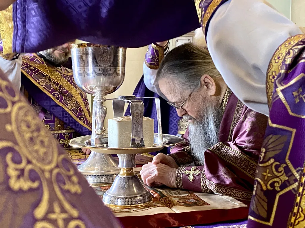 В Неделю четвертую Великого поста епископ Алексий совершил Божественную Литургию в Даниловом монастыре