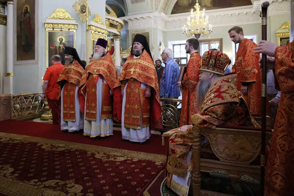 Торжественное богослужение в Неделю 5-ю по Пасхе, день памяти святителя Алексия Московского