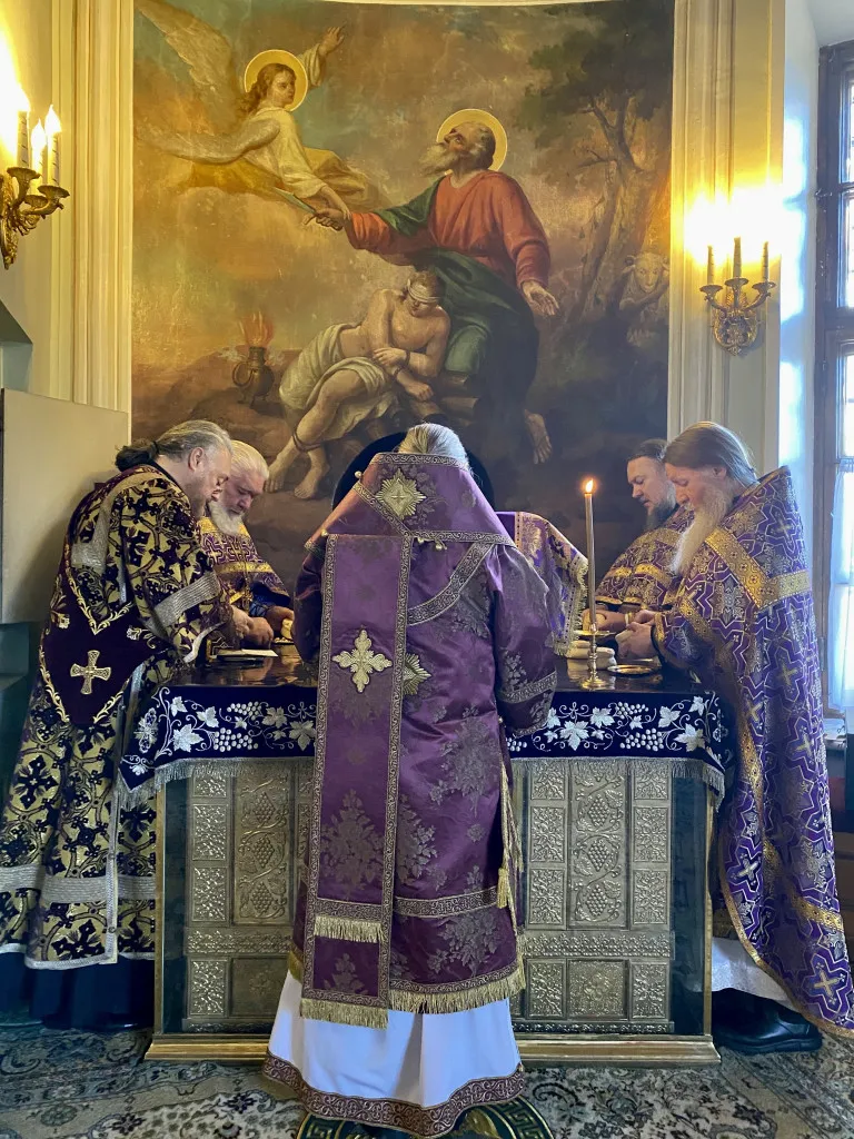 Божественная Литургия в Троицком соборе в Неделю 3-ю Великого поста, Крестопоклонную