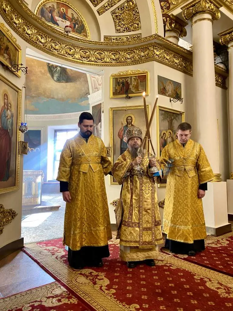 Божественная Литургия в Троицком соборе Данилова монастыря в Неделю о блудном сыне