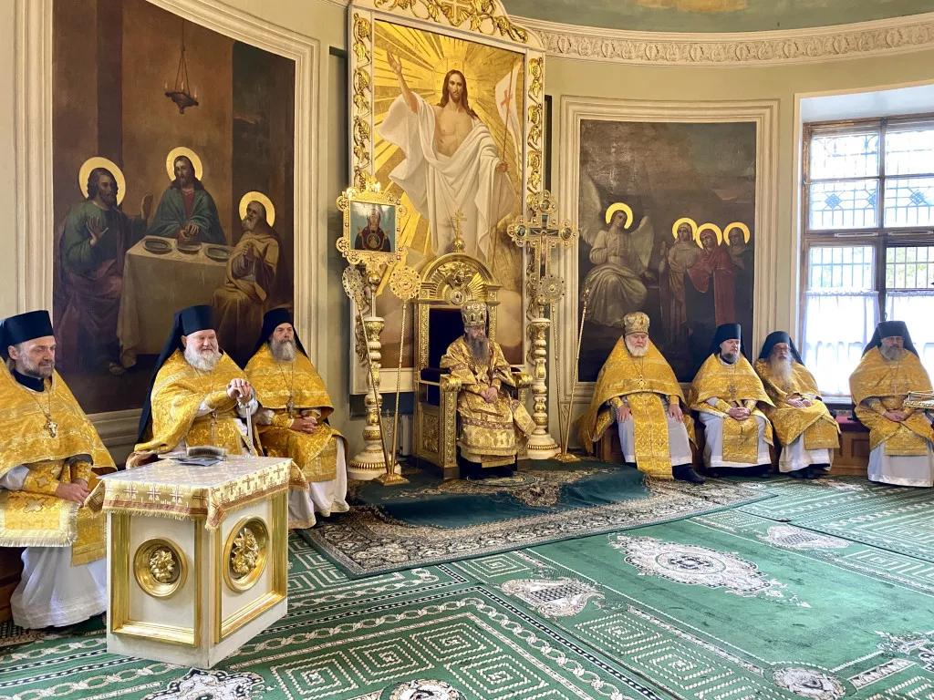 Божественная Литургия в Троицком соборе в Неделю 3-ю по Пятидесятнице