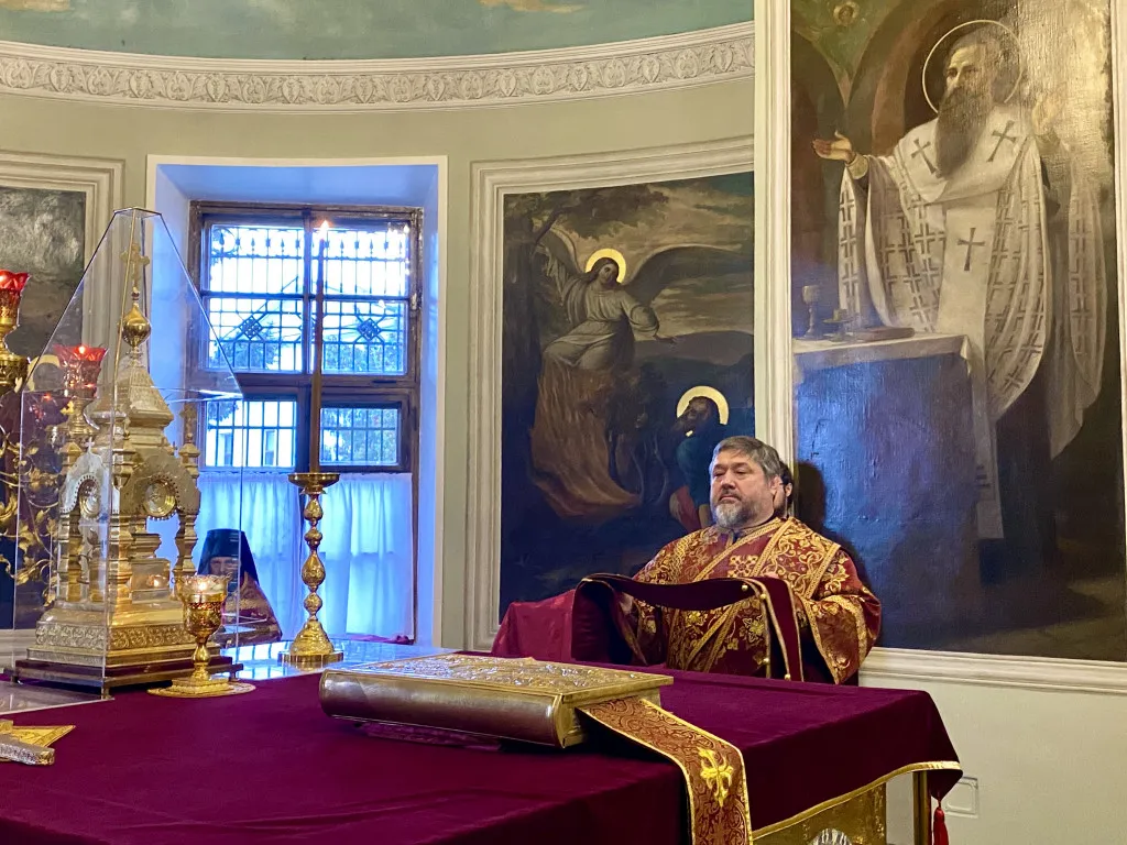 Божественная Литургия в Троицком соборе в Неделю 16-ю по Пятидесятнице