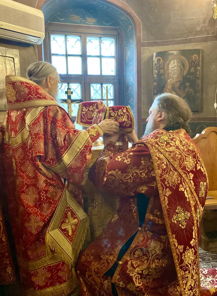 В день Радоницы епископ Алексий совершил Божественную Литургию в Даниловом монастыре