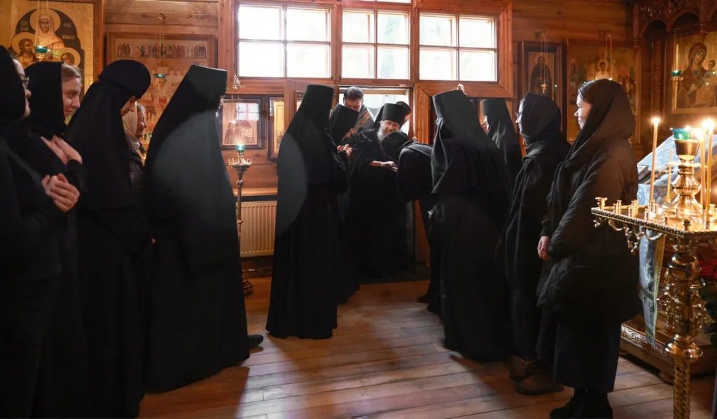 В праздник Покрова Божией Матери епископ Алексий возглавил престольные торжества на подворье Зачатьевского монастыря в Барвихе