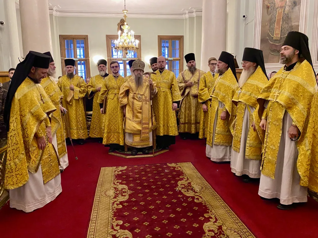 Божественная Литургия в Троицком соборе в Неделю 21-ю по Пятидесятнице