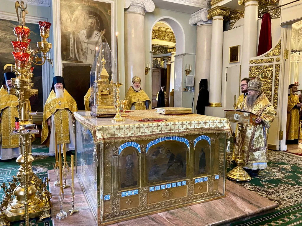 Божественная Литургия в Троицком соборе в Неделю 18-ю по Пятидесятнице