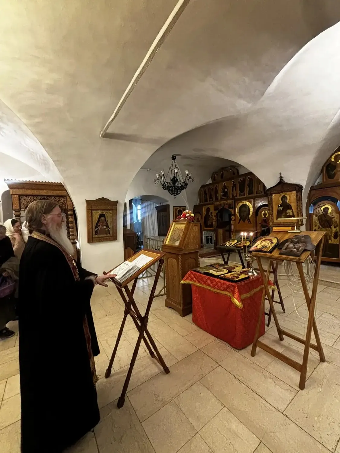 В Даниловом монастыре освятили иконы, изображенные на бронежилетах воинов-участников специальной военной операции