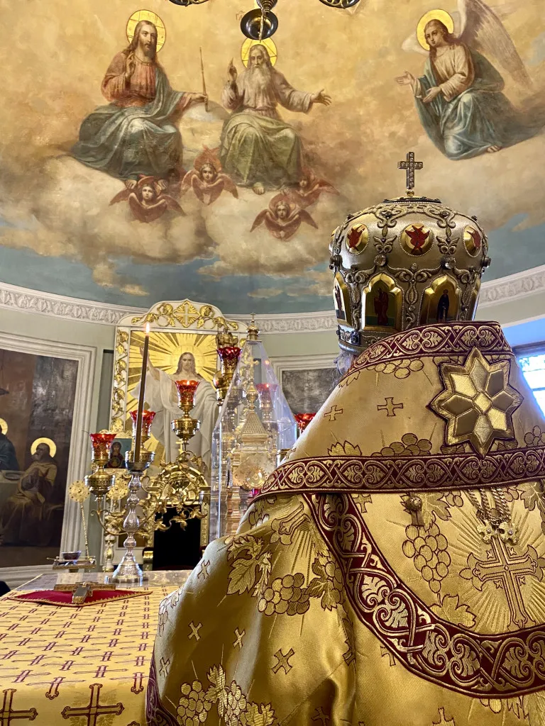 Божественная Литургия в Троицком соборе в Неделю 1-ю по Пятидесятнице, собор всех святых