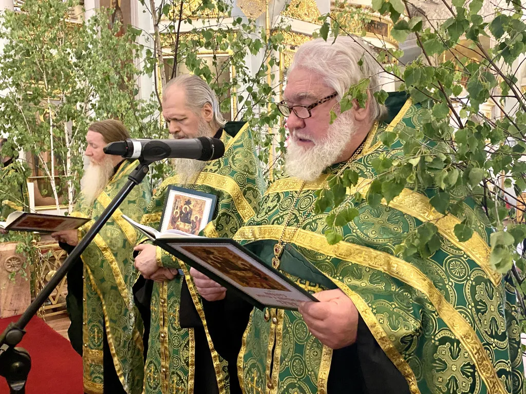 Епископ Алексий совершил малую вечерню с чтением акафиста Животворящей Троице в Даниловом монастыре