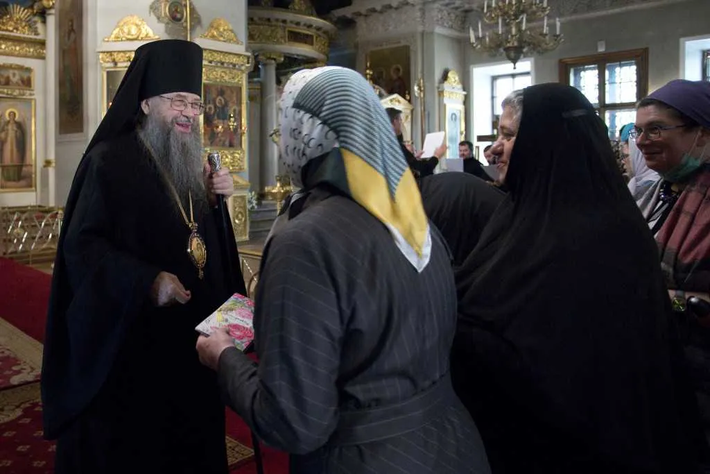 Сотрудники Данилова монастыря поздравили наместника обители с Днем Тезоименитства