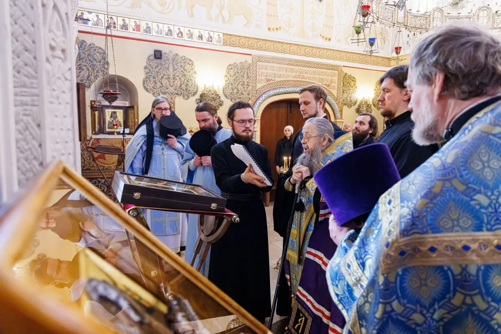 Епископ Алексий доставил икону Божией Матери «Целительница» в храм при НМИЦ ДГОИ им. Дмитрия Рогачева