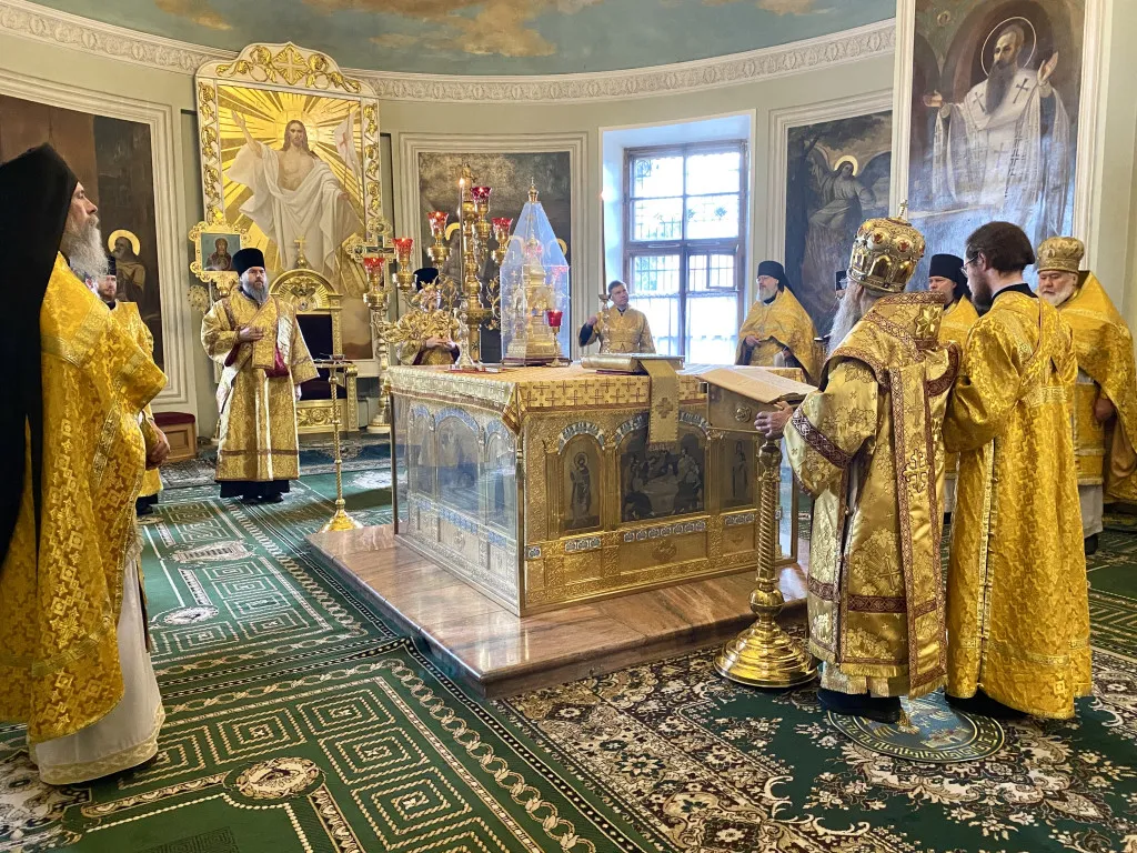 Божественная Литургия в Троицком соборе в Неделю 3-ю по Пятидесятнице