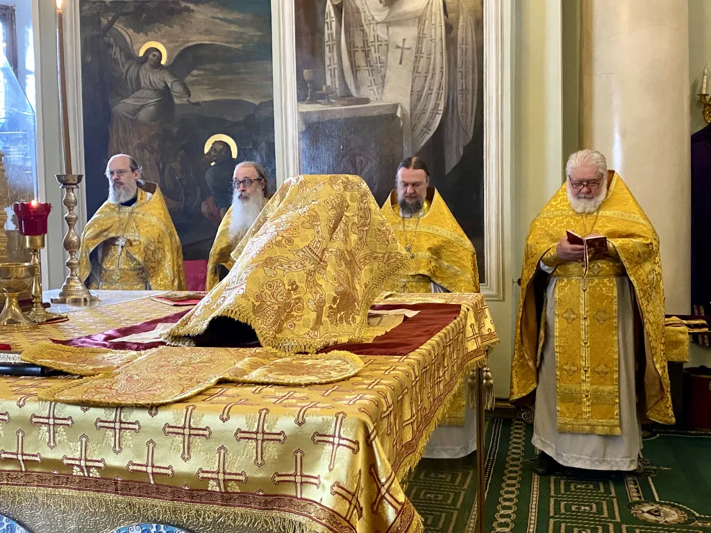 Божественная Литургия в Троицком соборе в Неделю 3-ю по Пятидесятнице