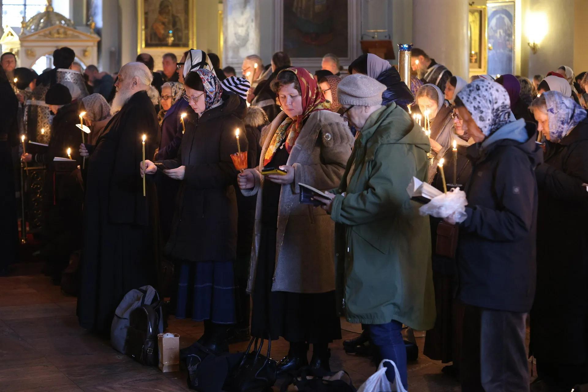 В Даниловом монастыре совершена утреня Великого Пятка с чтением двенадцати  Страстных Евангелий