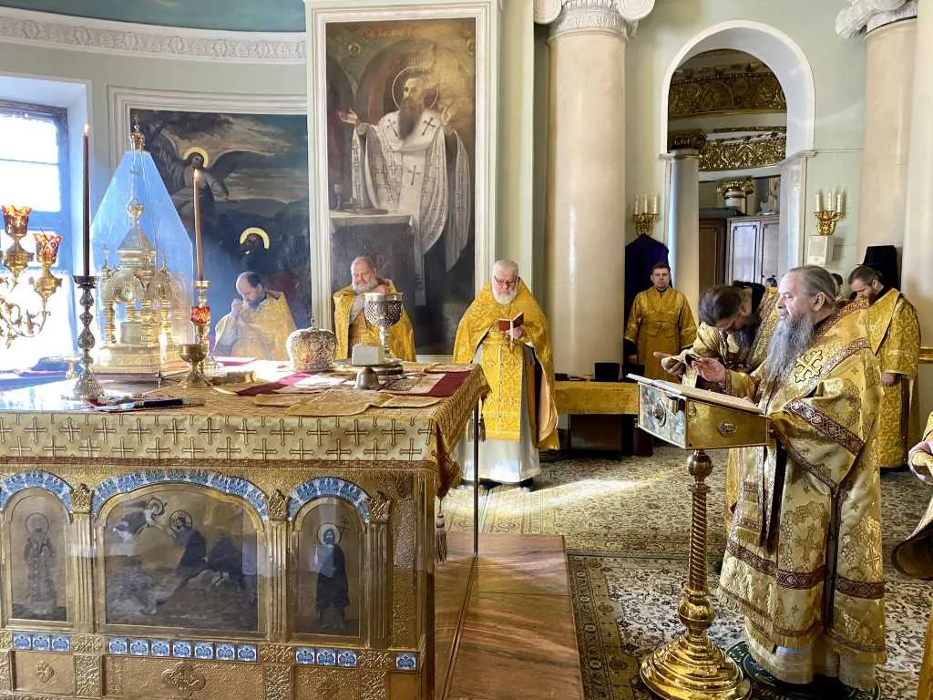 Божественная Литургия в Троицком соборе Данилова монастыря в Неделю о блудном сыне