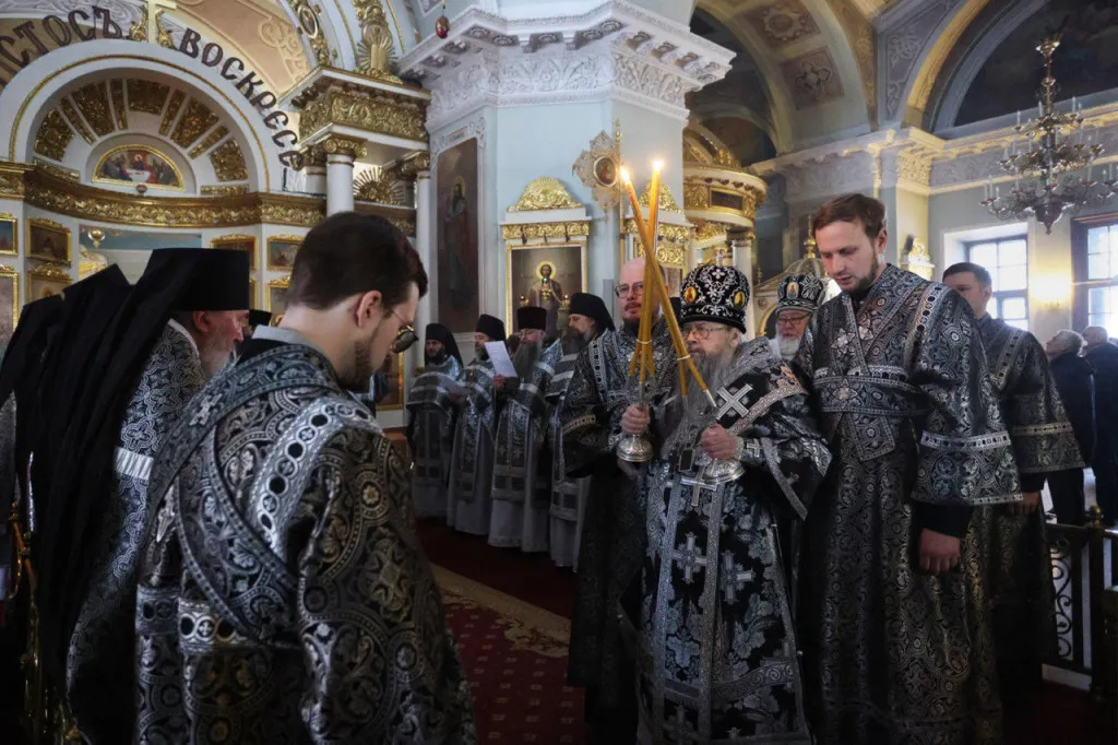 Литургия Преждеосвященных Даров в Троицком соборе в пятницу первой седмицы Великого поста