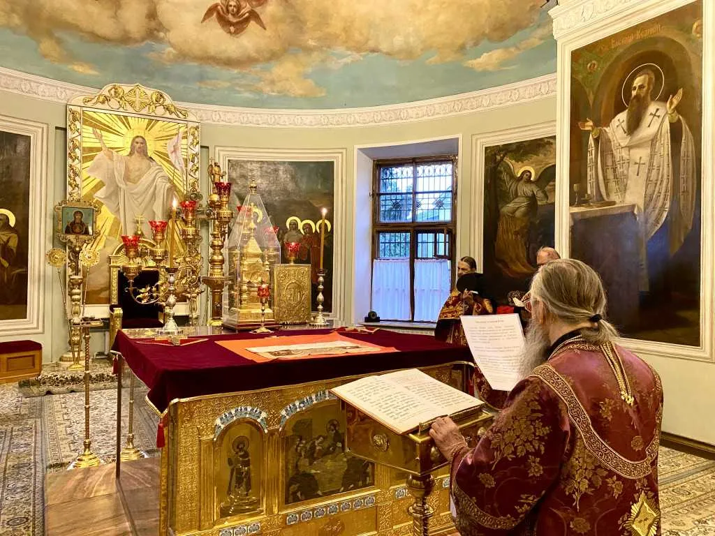 В Неделю 17-ю по Пятидесятнице епископ Алексий совершил Божественную Литургию в Троицком соборе