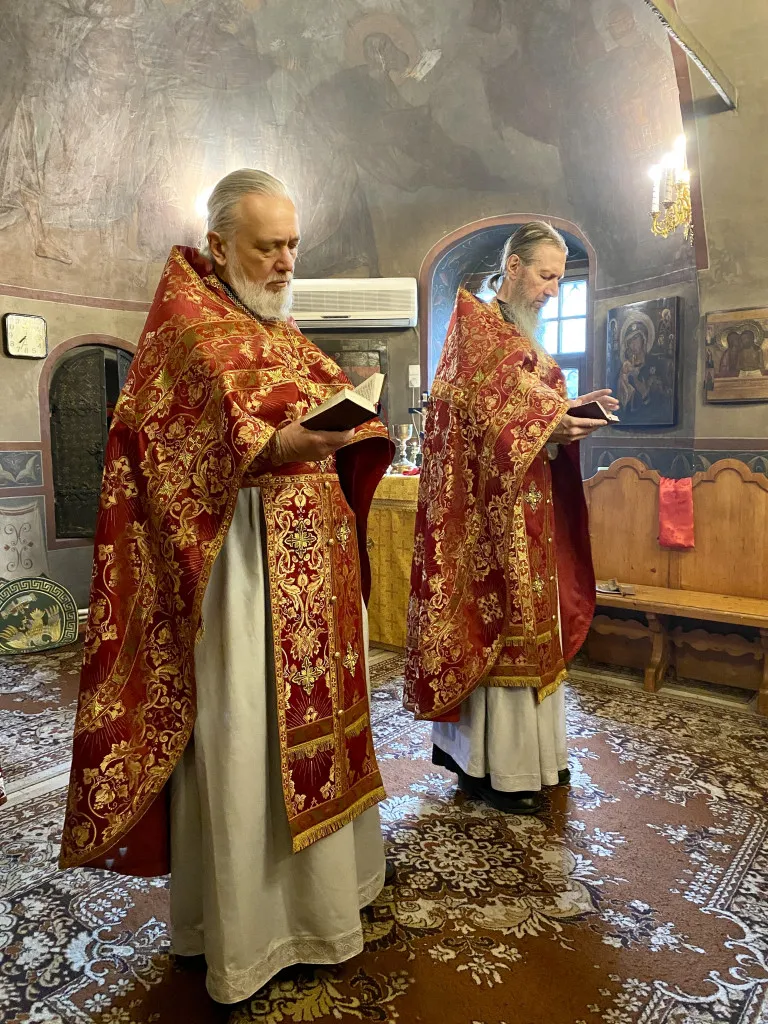 В день Радоницы епископ Алексий совершил Божественную Литургию в Даниловом монастыре