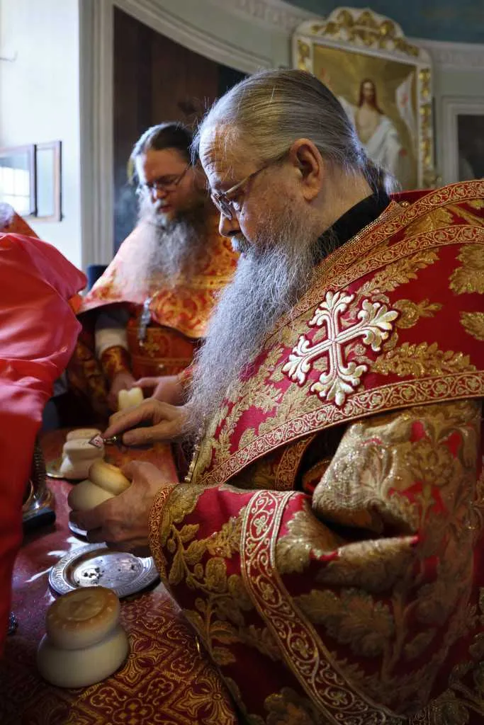 Торжественное богослужение в Неделю 5-ю по Пасхе, день памяти святителя Алексия Московского