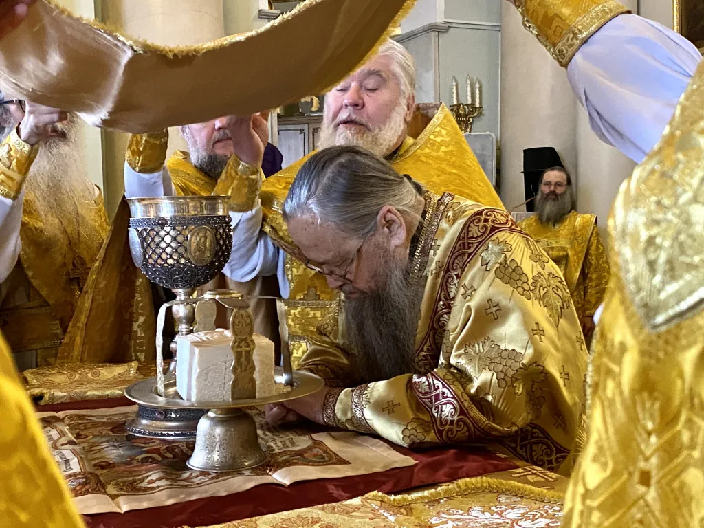 Божественная Литургия в Троицком соборе в Неделю 3-ю по Пятидесятнице