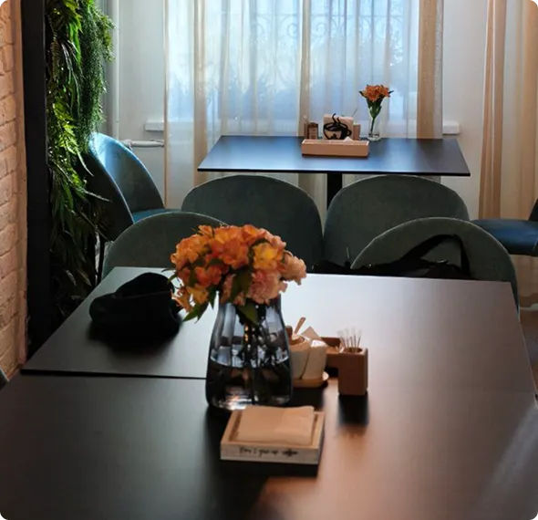 Кафе в павильоне около Святых врат