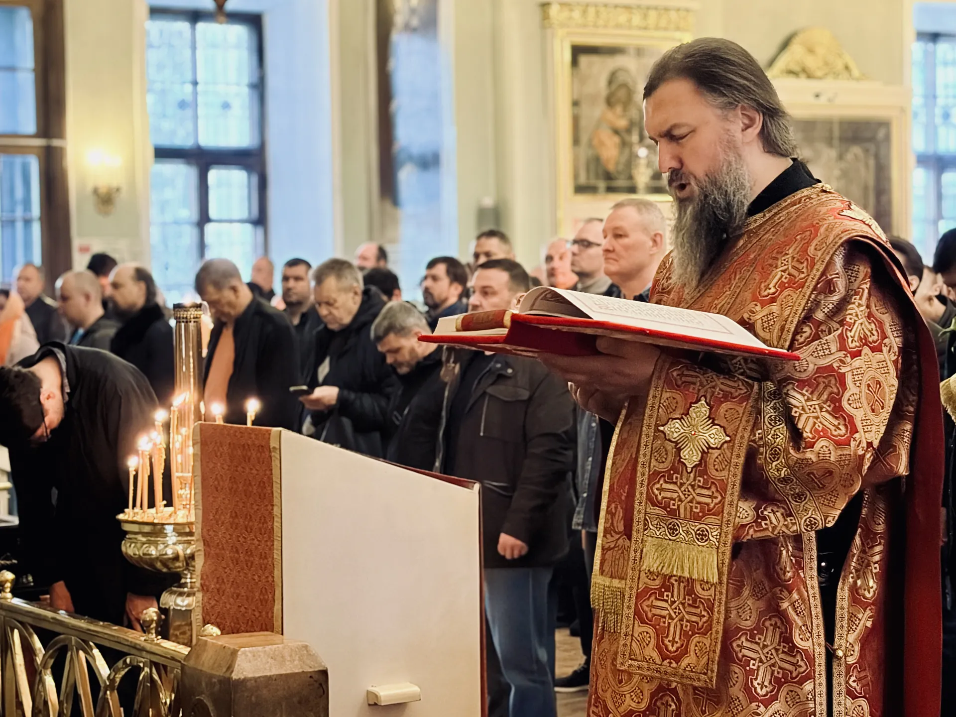 В Неделю 2-ю по Пасхе, апостола Фомы, епископ Алексий совершил Литургию в Даниловом монастыре 