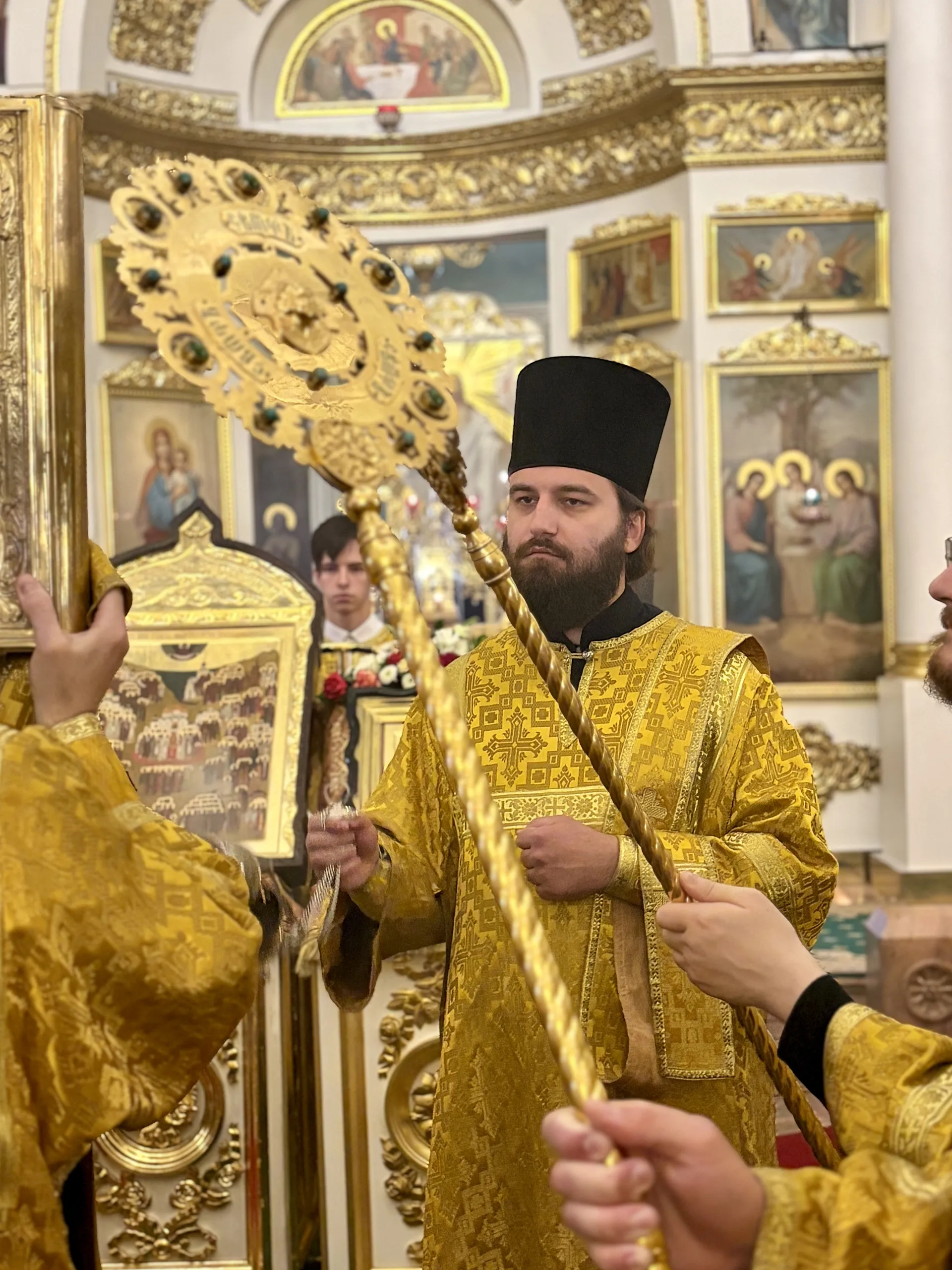 В Неделю всех святых, в земле Русской просиявших, епископ Алексий совершил Литургию в Даниловом монастыре 