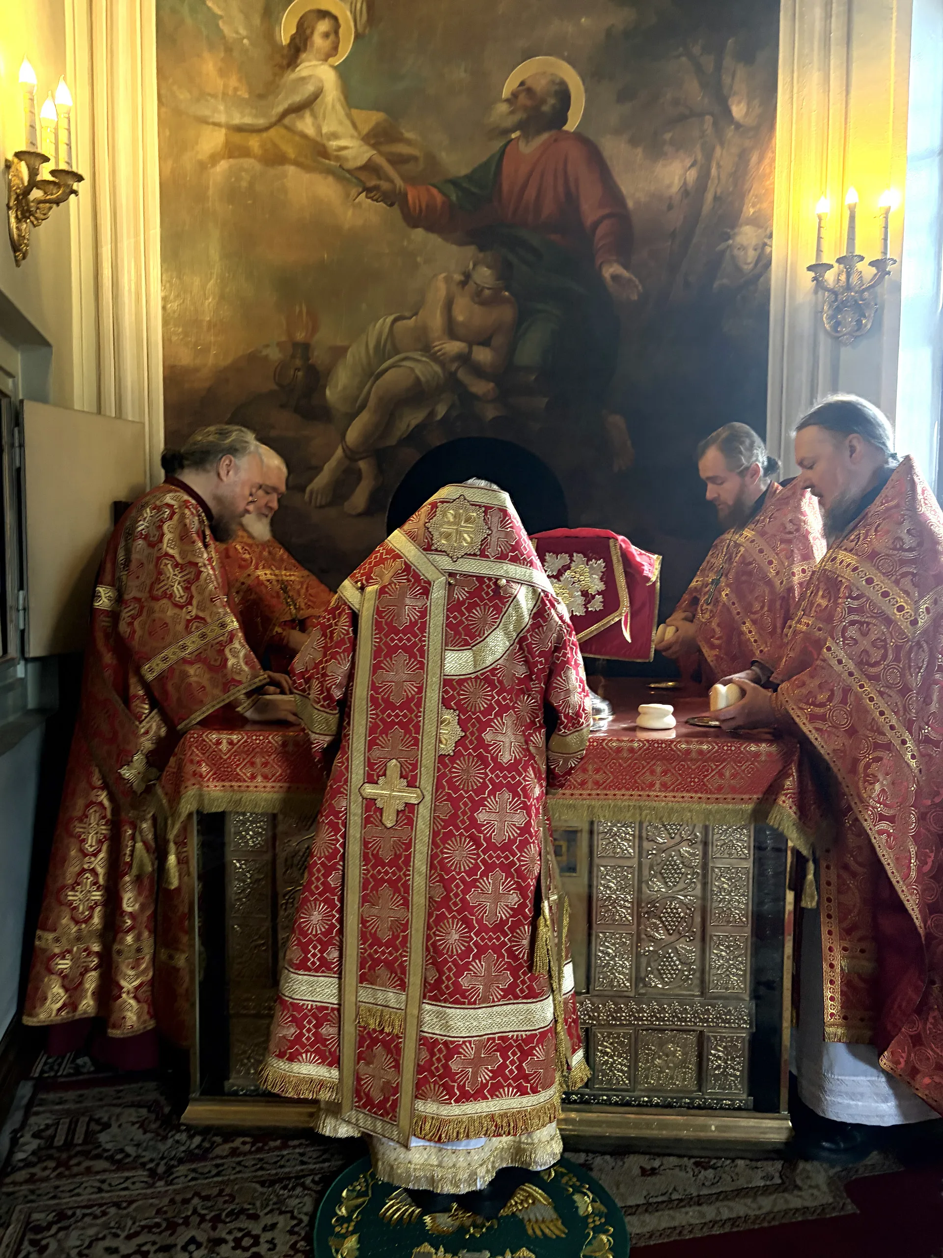 В Неделю 2-ю по Пасхе, апостола Фомы, епископ Алексий совершил Литургию в Даниловом монастыре 