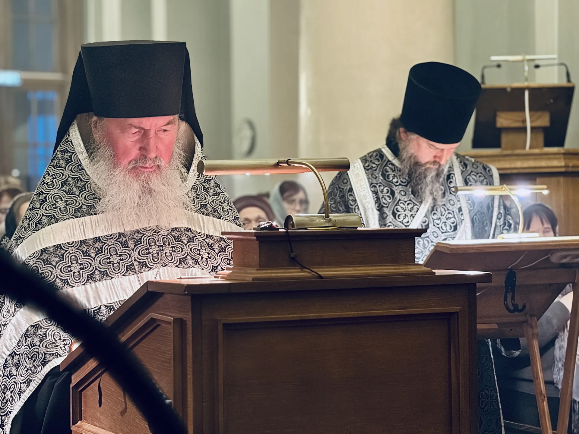 В канун Великой Субботы епископ Алексий возглавил утреню с чином погребения в Троицком соборе