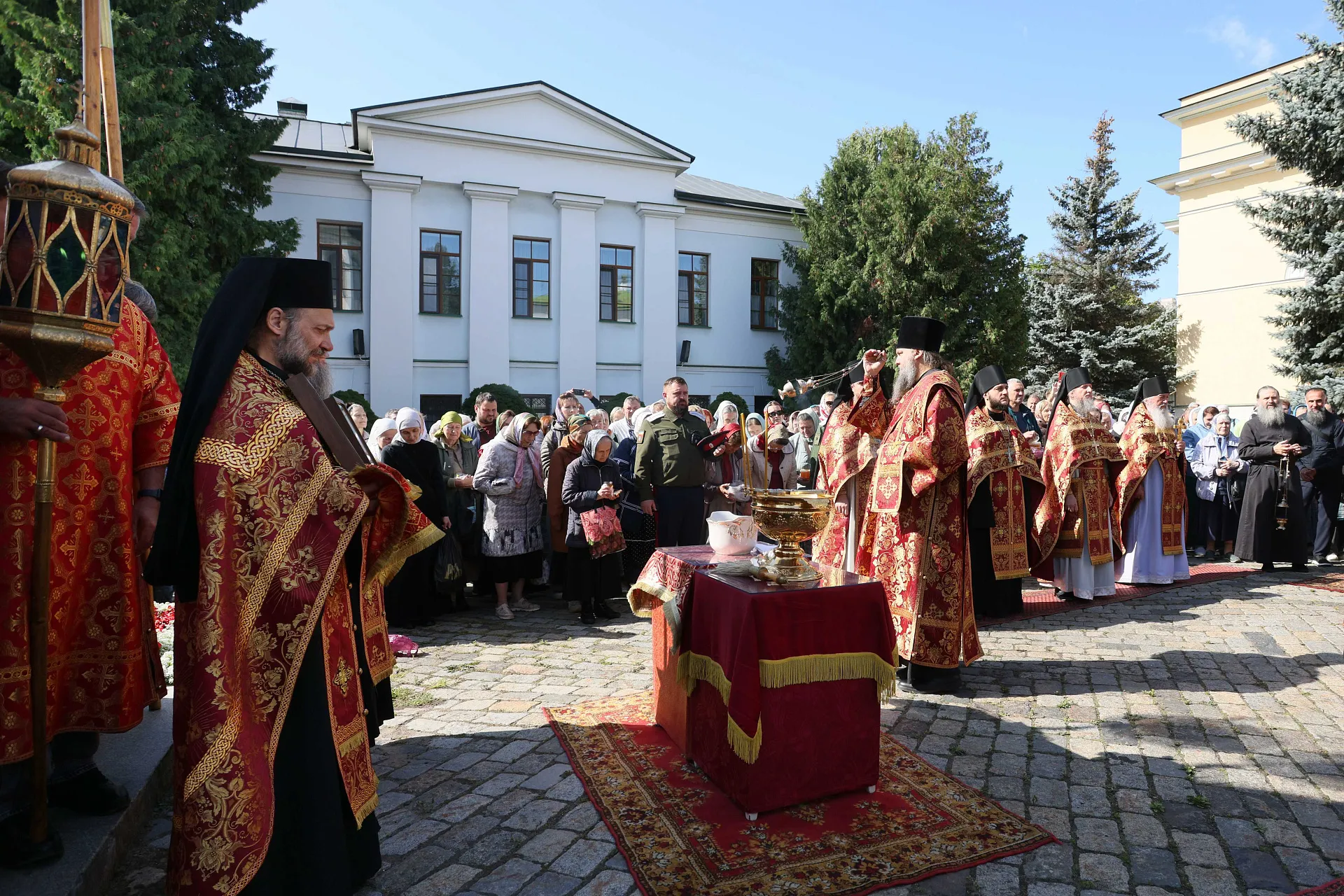 Праздник Изнесения Честных Древ Животворящего Креста Господня в Даниловой обители