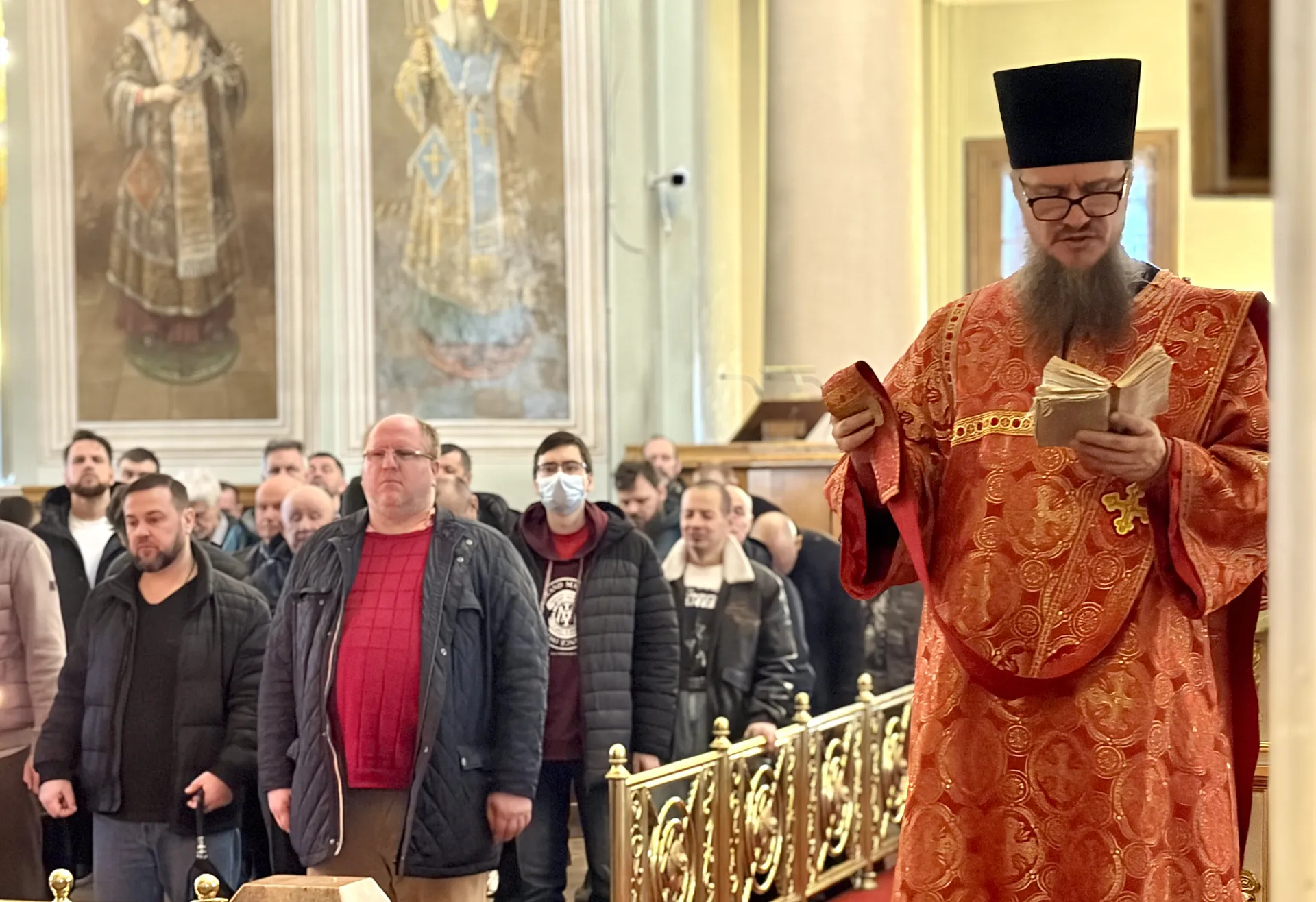 Божественная Литургия в Троицком соборе в Неделю 3-ю по Пасхе, святых жен-мироносиц