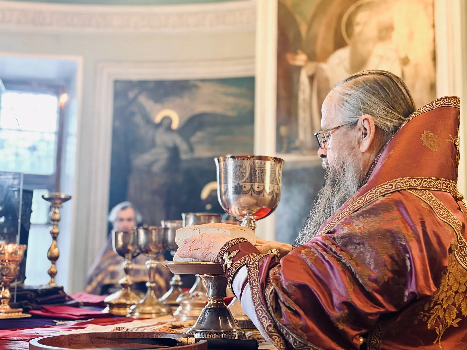 В Великий Четверг епископ Алексий возглавил Литургию в Даниловом монастыре