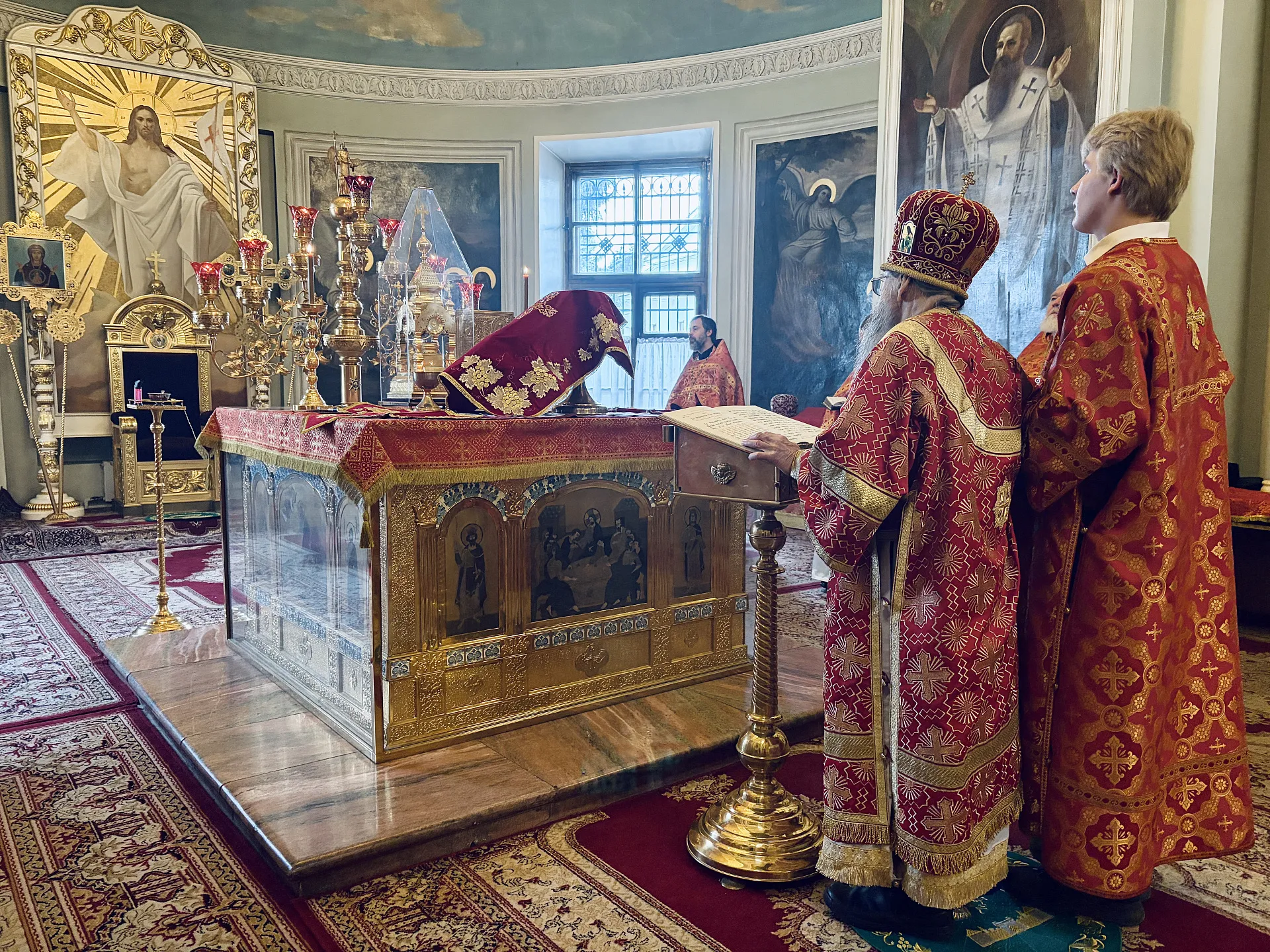 В Неделю 2-ю по Пасхе, апостола Фомы, епископ Алексий совершил Литургию в Даниловом монастыре 