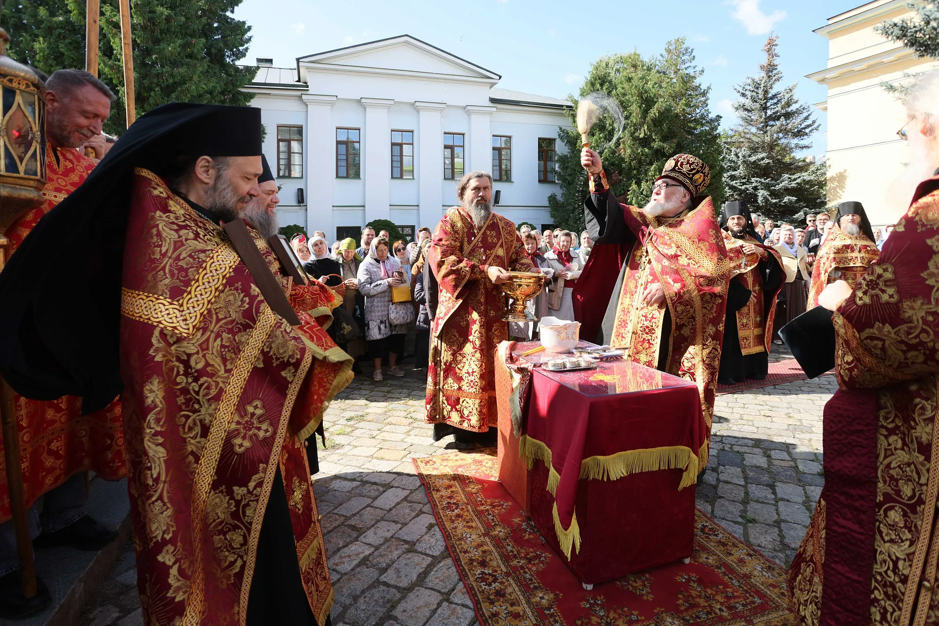 Праздник Изнесения Честных Древ Животворящего Креста Господня в Даниловой обители